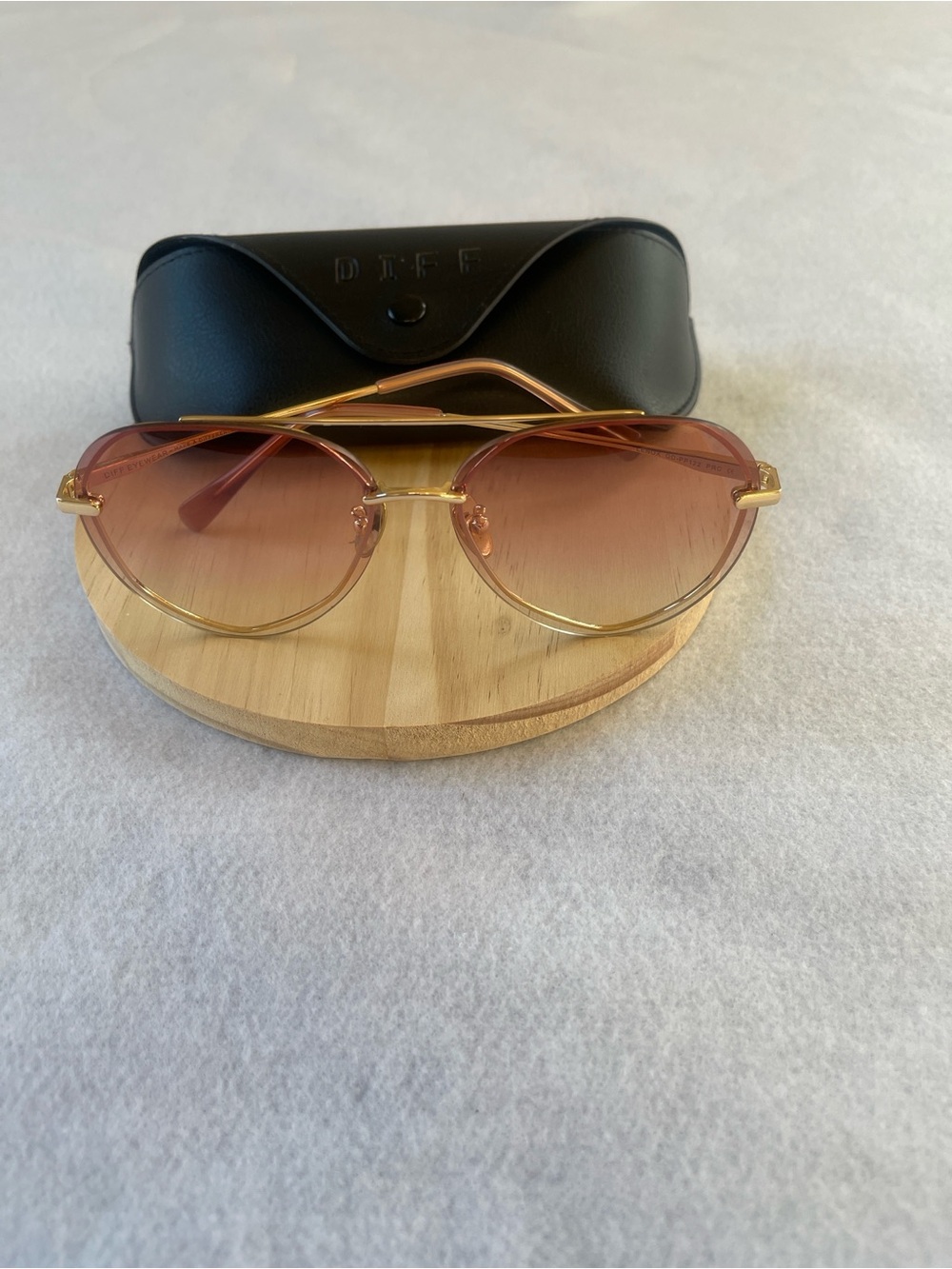 Diff Eyewear Gold Frame Pink Gradient Lens Sunglasses
